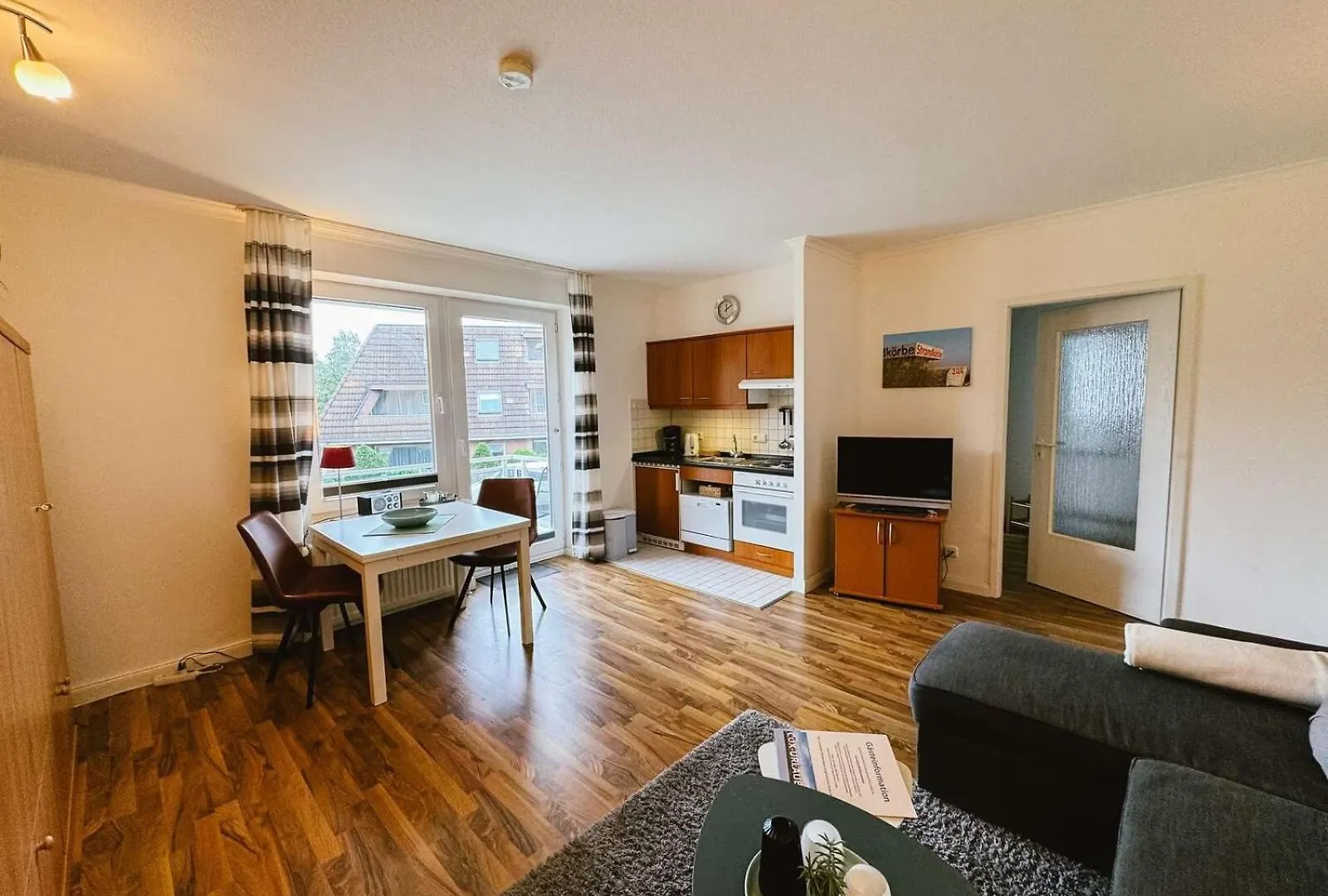 Valentin Homes Love In Duesseldorf Apartment